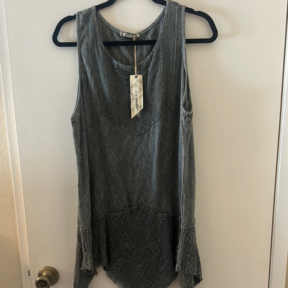 Buckle Gray Lace Hem Tank Top